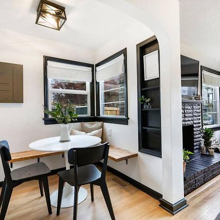 Picture Perfect Bungalow In The Heart Of Dt Vancouver Exteriör bild