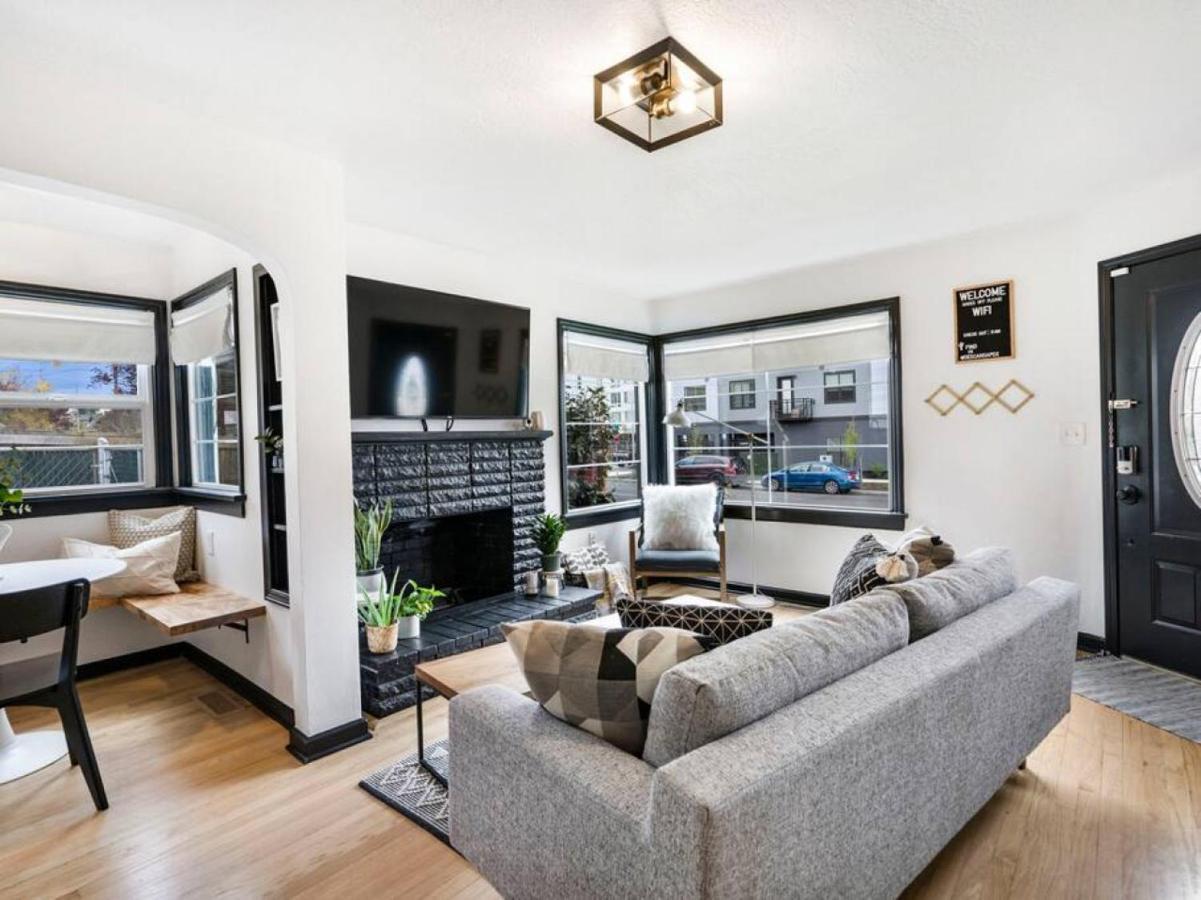 Picture Perfect Bungalow In The Heart Of Dt Vancouver Exteriör bild