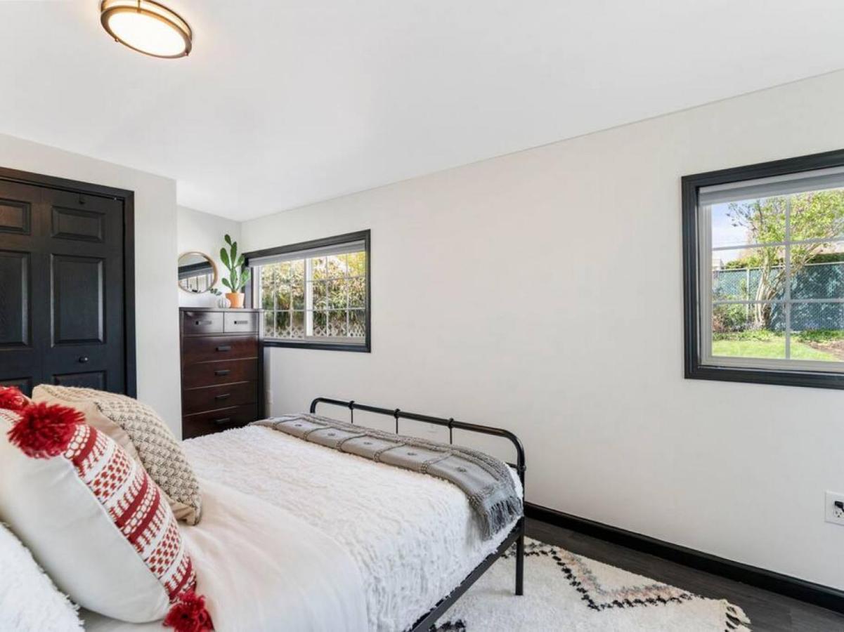 Picture Perfect Bungalow In The Heart Of Dt Vancouver Exteriör bild