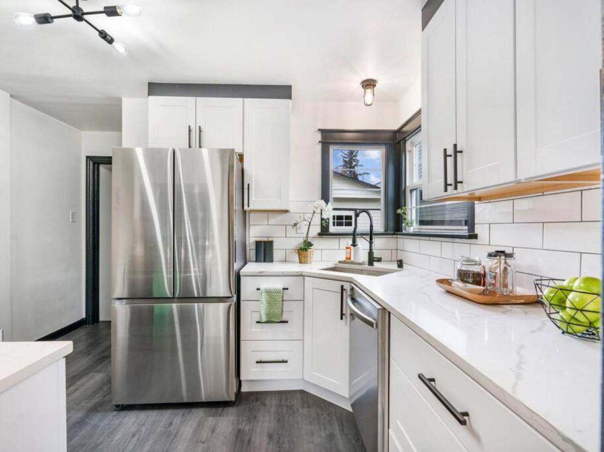 Picture Perfect Bungalow In The Heart Of Dt Vancouver Exteriör bild