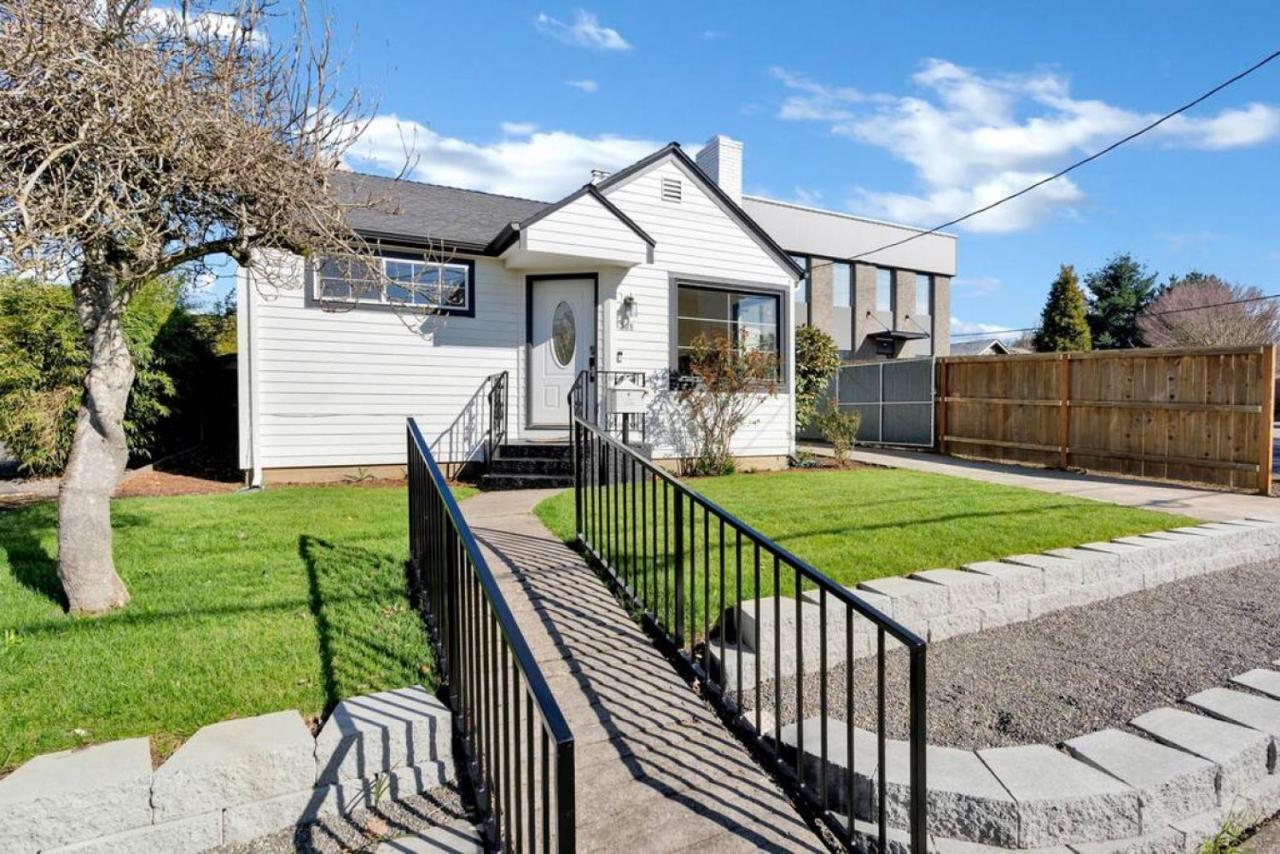 Picture Perfect Bungalow In The Heart Of Dt Vancouver Exteriör bild