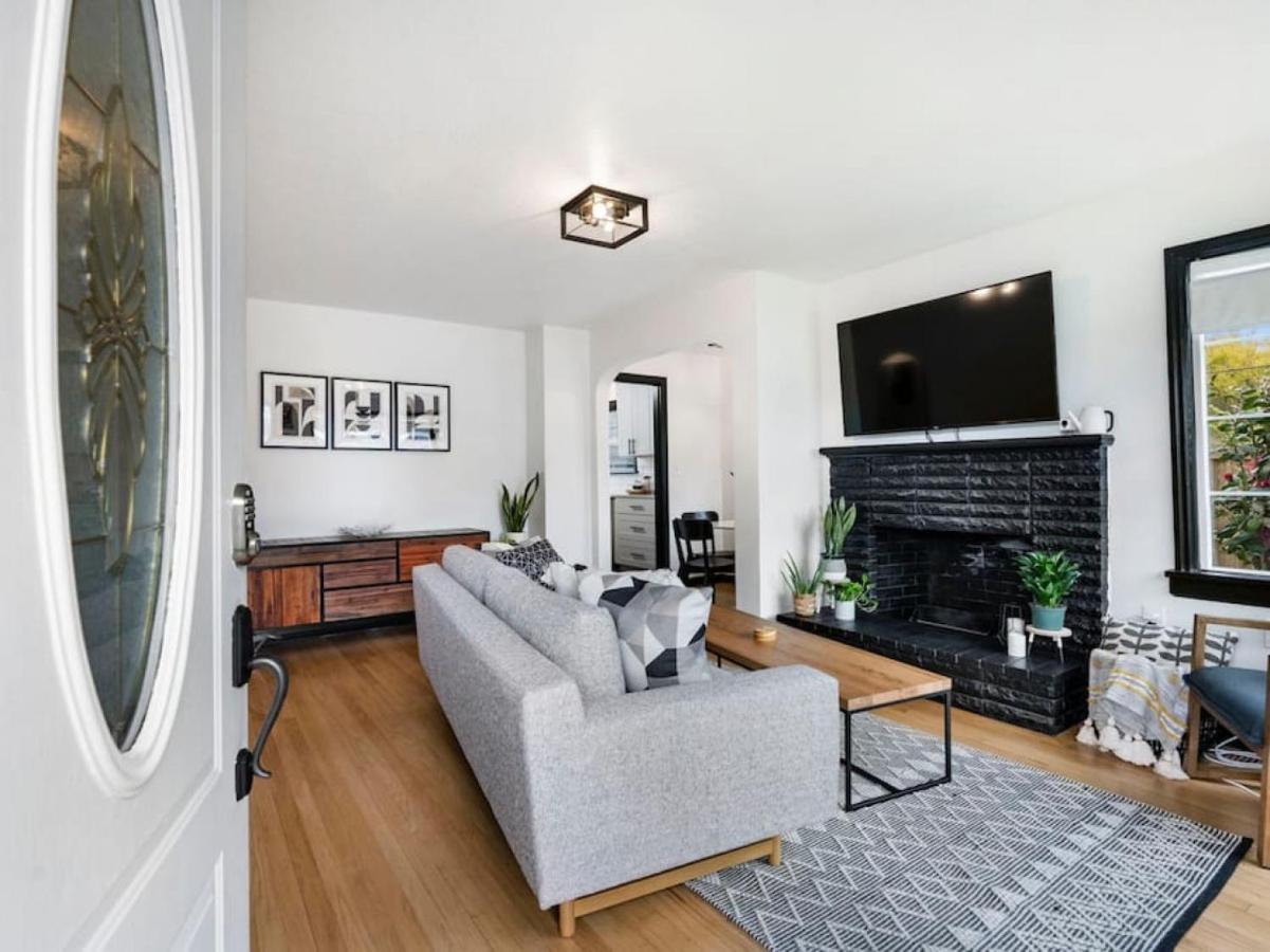 Picture Perfect Bungalow In The Heart Of Dt Vancouver Exteriör bild