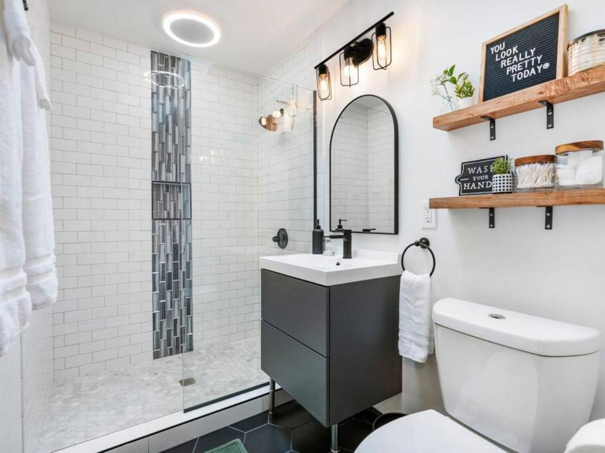 Picture Perfect Bungalow In The Heart Of Dt Vancouver Exteriör bild