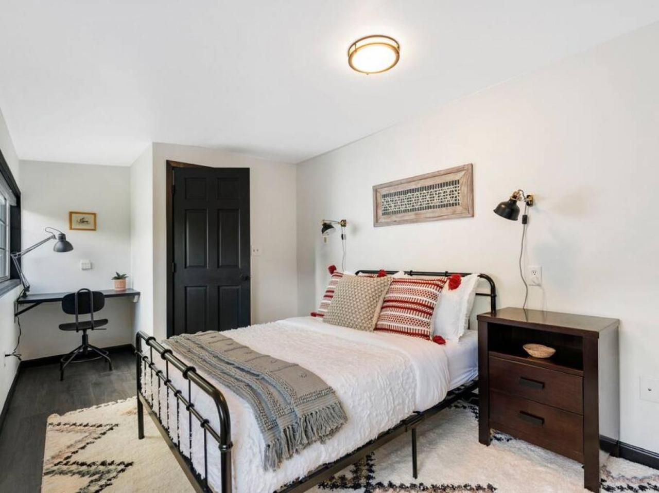 Picture Perfect Bungalow In The Heart Of Dt Vancouver Exteriör bild