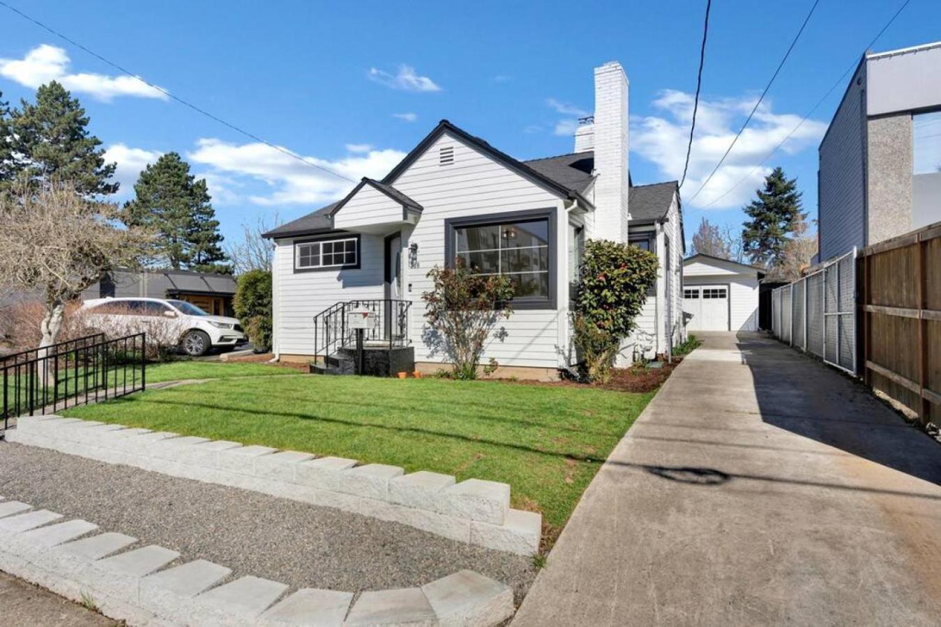 Picture Perfect Bungalow In The Heart Of Dt Vancouver Exteriör bild