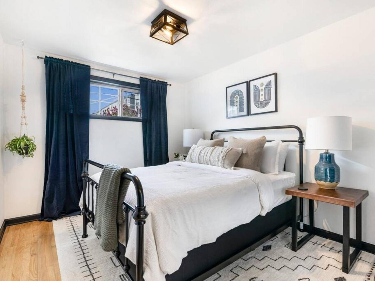 Picture Perfect Bungalow In The Heart Of Dt Vancouver Exteriör bild