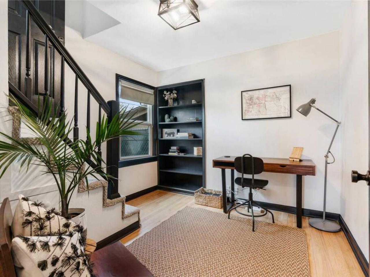Picture Perfect Bungalow In The Heart Of Dt Vancouver Exteriör bild